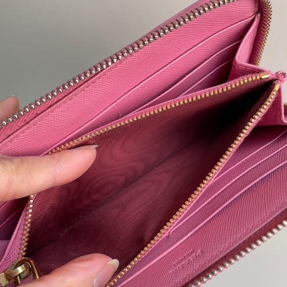 Authentic Prada Saffiano zippy wallet - Picture 14 of 16
